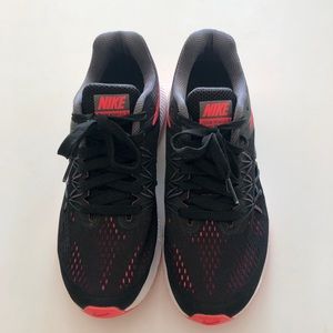 Women’s Nike Zoom Windflo 3 Sneakers Size 8
